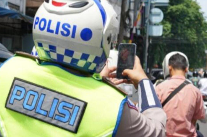 Ilustrasi polisi bakal tahu pemotor yang tidak punya SIM meski tanpa tilang manual sekalipun.