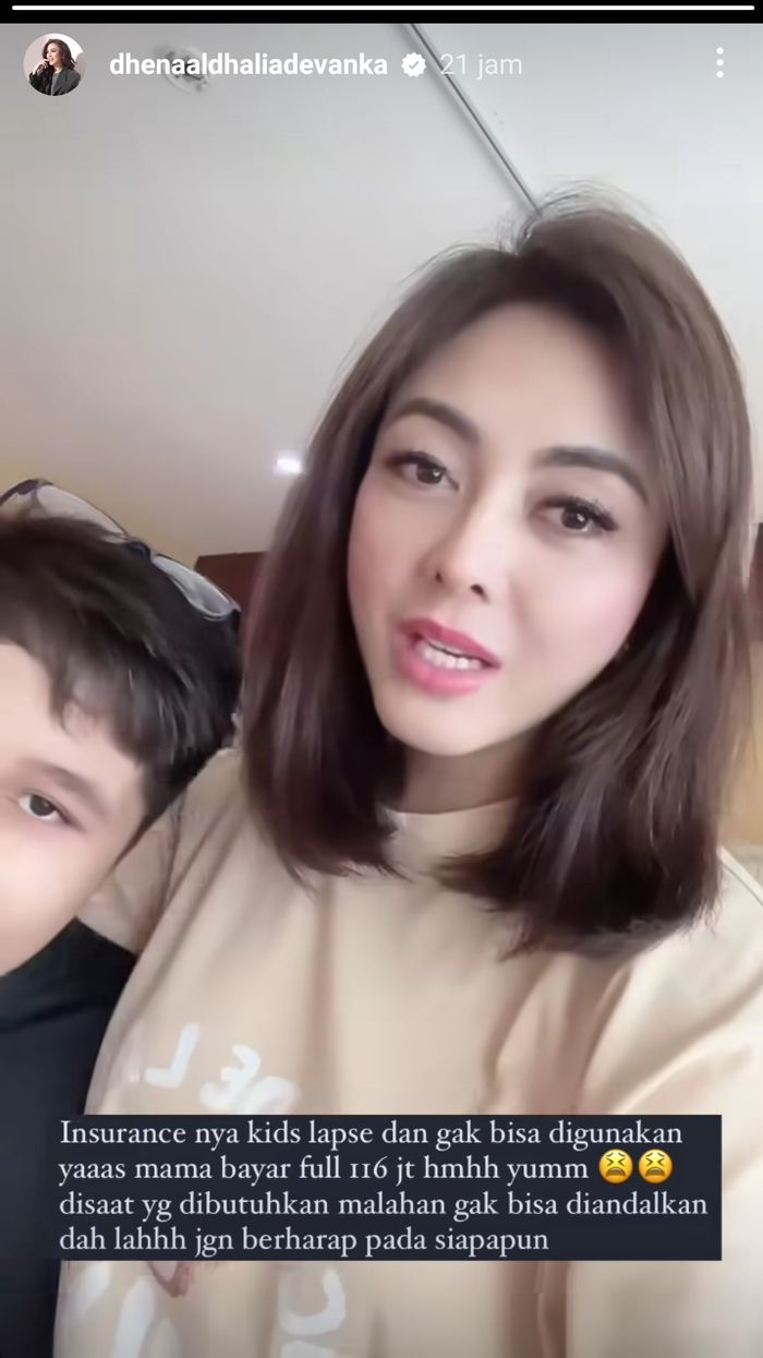 Dhena Devanka curhat harus bayar sendiri biaya rumah sakit anak Rp 116 juta.