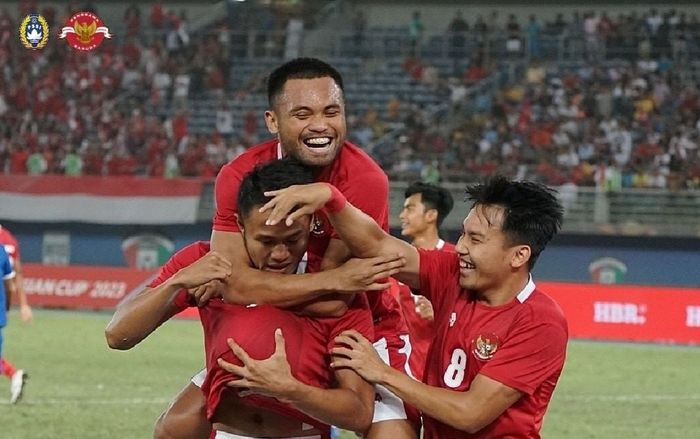 Pemain Timnas Indonesia, Dimas Drajad mencetak gol ke gawang Nepal pada laga terakhir penyisihan Grup A Kualifikasi Piala Asia 2023 di Stadion Internasional Jaber Al-Ahmed, Kuwait City, Rabu (15/6/2022).