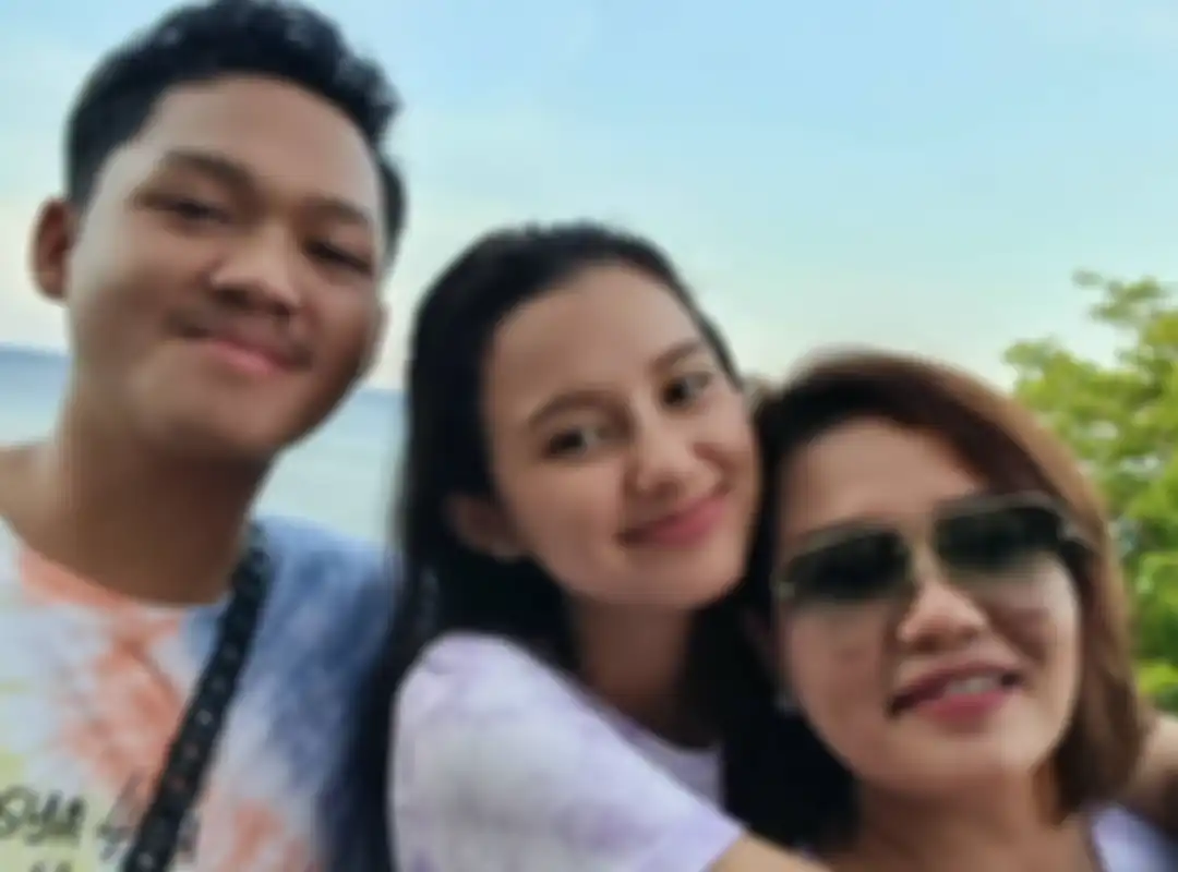 Kedekatan Azriel Hermansyah dan ibunda Sarah Menzel