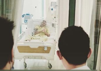 Lihat Foto Kondisi Kaki Sapri Pantun yang Sudah Membiru, Dewi Perssik Sumbang Belasan Juta Saat Dengar Keluarga Sapri Pantun Pontang-panting Cari Uang demi Kesembuhan Sang Komedian