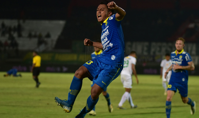 Winger Persib Bandung, Febri Hariyadi, merayakan gol yang dicetaknya ke gawang Persebaya Surabaya pada pekan ke-23 Liga 1 2019.
