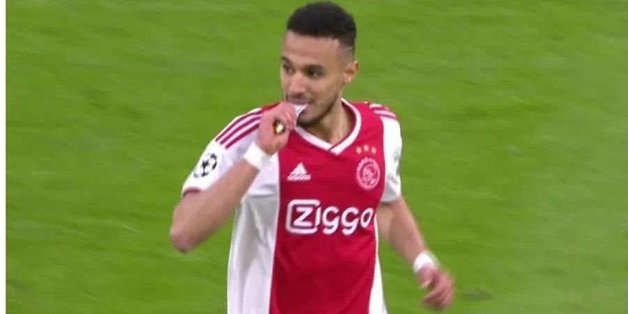 Ajax vs Tottenham - Dua Pemain Buka Puasa di Tengah Pertandingan