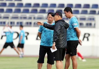 Piala AFF 2022 - Keluhkan Rumput Stadion Sendiri, Park Hang-seo Minta Pemain Vietnam Pakai Sepatu Khusus