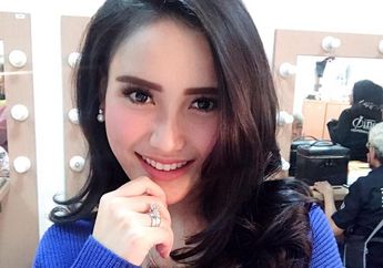 Tampil Sederhana, Sepatu Ayu Ting Ting Justru Mencuri Perhatian, yuk Lihat!