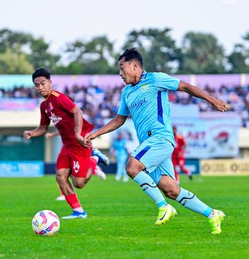 Suasana laga terakhir Grup Y babak 8 besar antara Persela Lamongan vs Persijap Jepara di Tuban Sports Center, Tuban, Selasa (18/2/2025)