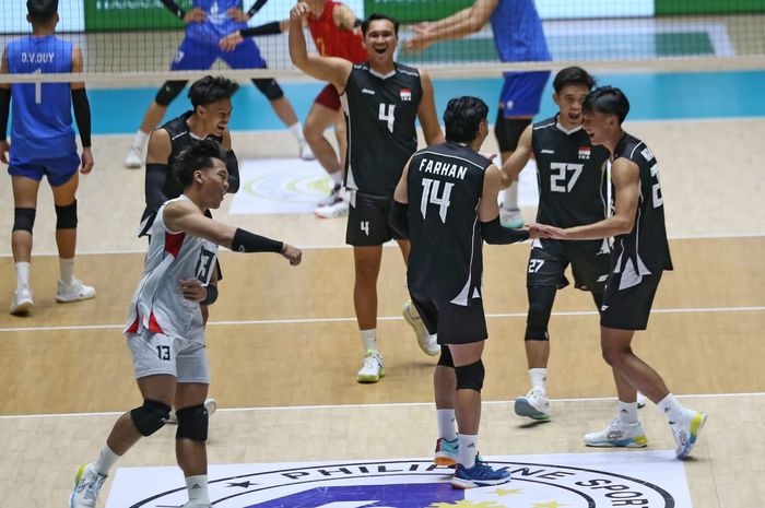 Para pemain timnas voli Indonesia melakukan selebrasi saat menghadapi Vietnam pada laga semifinal SEA V Cup 2026 di Ilocos Sur, Candon City Arena, Filipina, Sabtu (18/7/2026).
