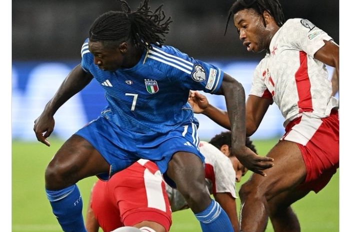 Aksi penyerang tim nasional Italia, Moise Kean, pada laga Kualifikasi Euro 2024 melawan timnas Malta di Stadion San Nicola, Sabtu (14/10/2023).