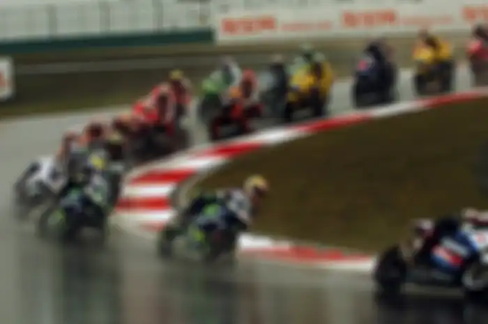 Wet race MotoGP Cina 2005 menjadi keuntungan buat Valentino Rossi mengalahkan rivalnya, sekaligus cetak sejarah menang di event perdana MotoGP Cina saat itu