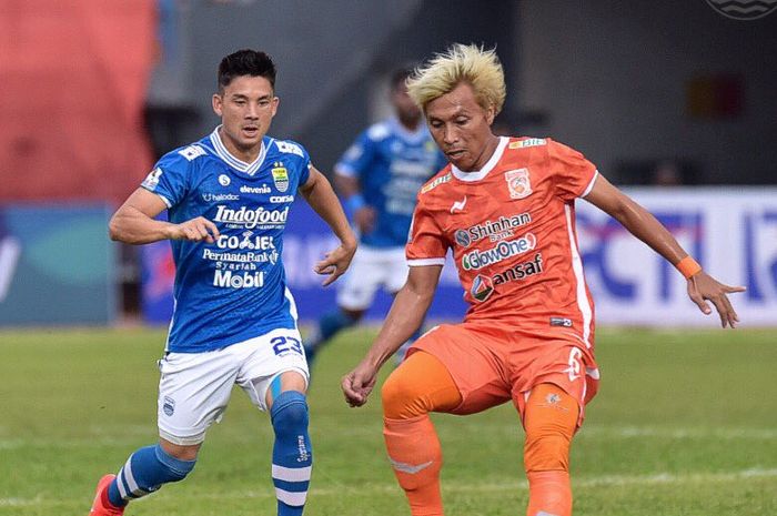 Aksi Asri Akbar pada laga leg pertama babak 8 besar Piala Indonesia 2018 di Stadion Segiri, Samarinda, Rabu (24/4/2019).