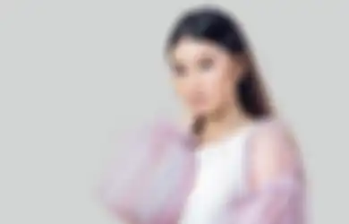 Meramaikan Belantika Musik Indonesia, Zia Hadir Bersama Lagu Ciptaan Melly Goeslaw!