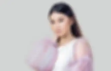 Meramaikan Belantika Musik Indonesia, Zia Hadir Bersama Lagu Ciptaan Melly Goeslaw!