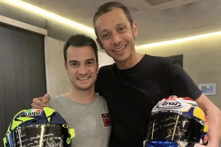 Gak Banyak Yang Tahu, Akrabnya Pertemanan Rossi dan Pedrosa, Buktinya Sampai Tukeran Barang