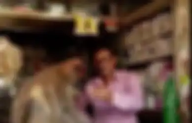 Berlumuran Darah, Monyet Ini Berobat ke Apotek Setelah Berkelahi, Tingkah Lakunya pun Menarik Banyak Kerumunan Orang