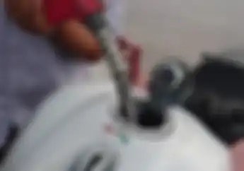 Awas.. Oknum Pom Bensin Curang Pakai Alat Khusus Untuk Kurangi Takaran, Satu Tertangkap!
