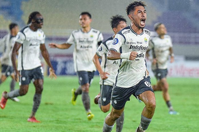 Bek Persib Bandung, Daisuke Sato.