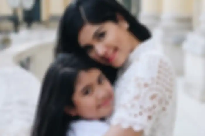Annisa Pohan dan sang anak, Almira Tungga Dewi
