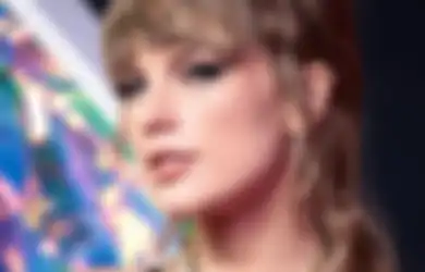 Taylor Swift Tampil dengan Gaun Hitam di MTV VMAs 2023. Smash or Pass?