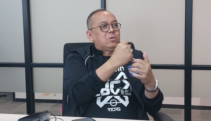 Direktur Utama PT Liga Indonesia Baru (LIB), Akhmad Hadian Lukita saat menemui awak media di Kantor PT LIB, Menara Mandiri, Jakarta Selatan, Jumat (29/10/2021).