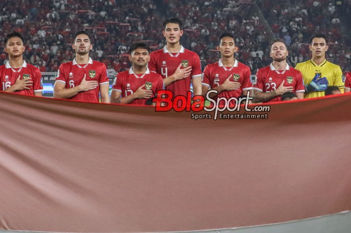 (Dari kiri ke kanan) Sejumlah pemain timnas Indonesia yakni Dimas Drajad, Hokky Caraka, Sandy Walsh, Saddil Ramdani, Elkan Baggott, Rizky Ridho, Nadeo Argawinata, dan Asnawi Mangkualam Bahar.