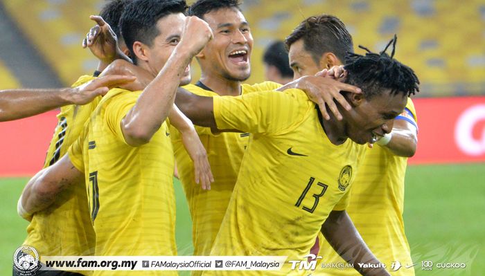 Para pemain timnas Malaysia berselebrasi saat mencetak gol ke gawang Thailand dalam lanjutan pertandingan Grup G kualifikasi Piala Dunia 2022 zona Asia di Stadion Nasional Bukit Jalil, Kuala Lumpur, Kamis (14/11/2019).