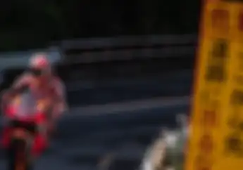 Ada-ada Saja, Marc Marquez Riding Pakai Motor MotoGP Lengkap dengan Wearpack di Pegunungan Jepang!
