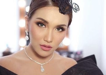 Pantas Dipanggil Hot Mommy, Intip Penampilan Ayu Ting Ting yang Seksi dan Menggoda di Pemotretan Terbarunya!