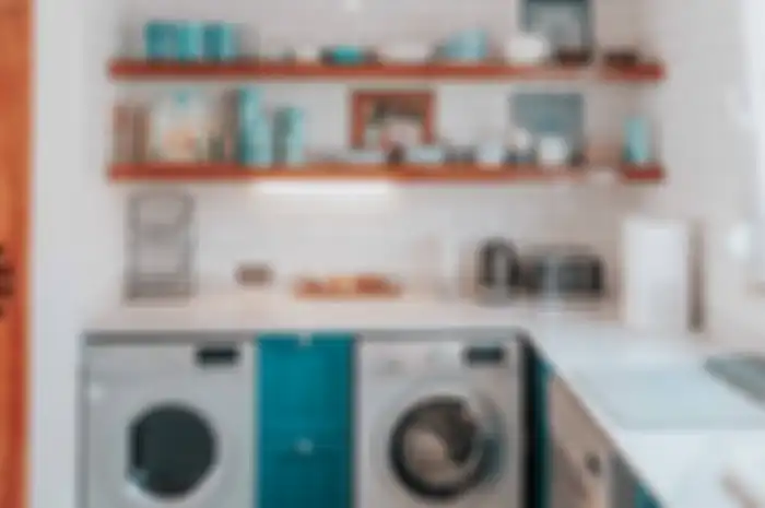 Selain kenali penyebabnya, simak beberapa cara mengatasi mesin cuci bau agar bisa digunakan kembali untuk mencuci baju.