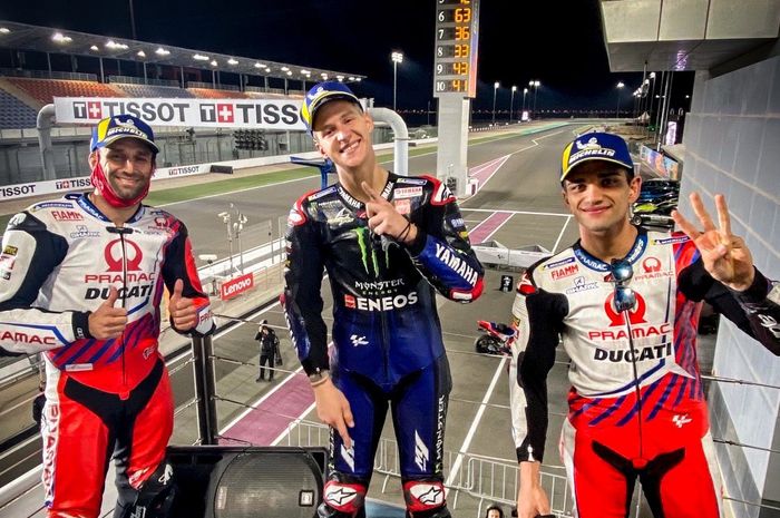 Para penghuni podium MotoGP Doha 2021 (dari kiri ke kanan), Johann Zarco, Fabio Quartararo, dan Jorge Martin, berpose bersama usai menjalani balapan di Sirkuit Internasional Losail, Doha, Qatar, Minggu (4/4/2021) malam waktu setempat atau Senin dini hari WIB.