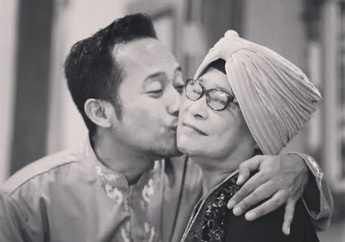 Tegar Ikhlaskan Kepergian sang Ibunda, Denny Cagur Tuliskan Pesan Mendalam Lepas Mama Eny: Tugas Mamah Sudah Selesai..
