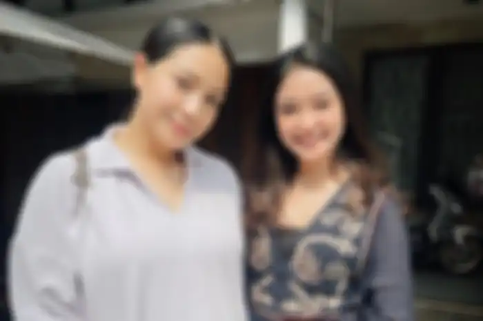 Chandrika Chika saat berpose bersama Nagita Slavina.
