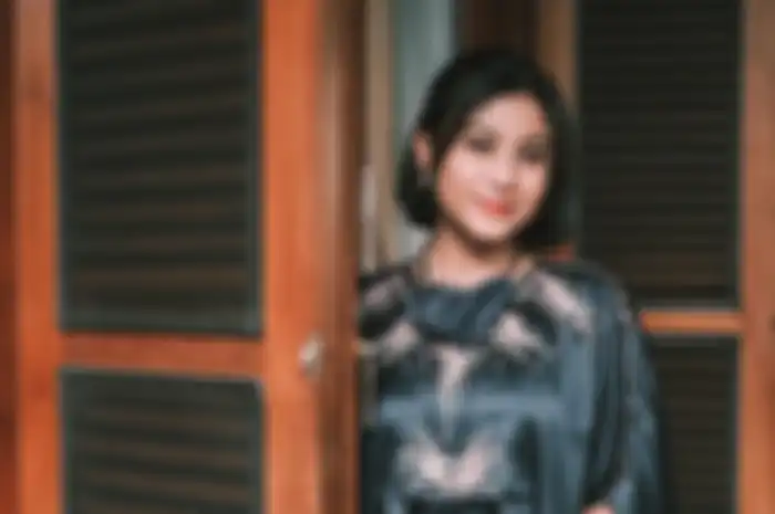 Penampilan Tertutup Selebgram Cantik Awkarin saat Lebaran Bersama Keluarga