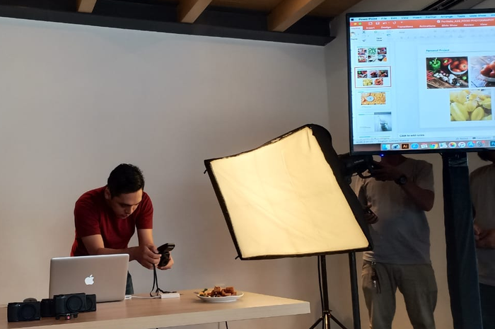 Memfoto makanan