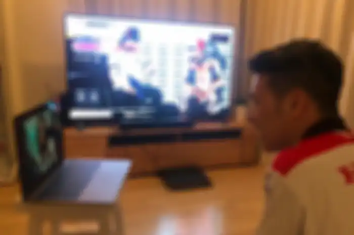 Takaaki Nakagami latihan intensif menghadapi MotoGP Virtual race kedua, (12/4/2020) sampai video call dengan pembalap MotoGP eSport asal Indonesia, Putut Maulana alias Moe