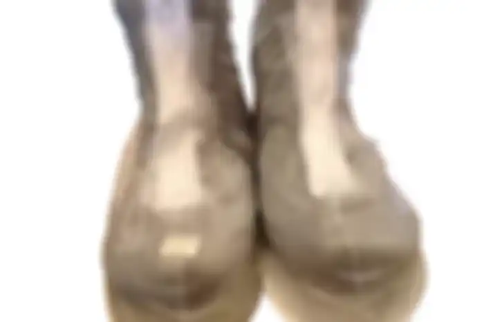 Jas hujan untuk sepatu