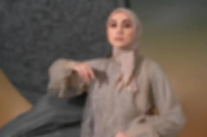 Ilustrasi tips pakai tunik baju lebaran 2023 biar engga kelihatan norak