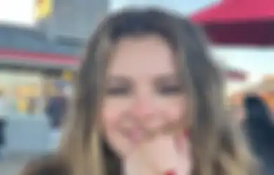 Benny Blanco Lagi Kasmaran, Posting Foto Selena Gomez Saat Nge-date