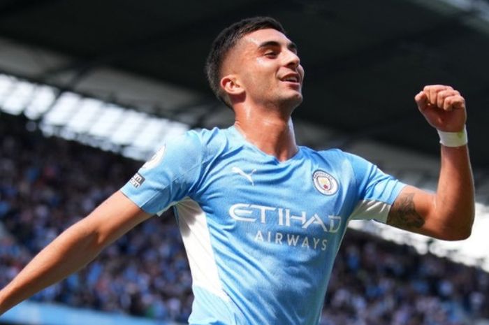 Belum mendapatkan striker baru, pelatih Manchester City, Pep Guardiola, mengatakan bahwa Ferran Torres bisa menjadi penyerang tengah The Citizens.