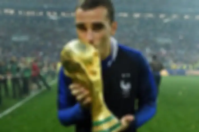 Siap-siap Piala Eropa 2021 Segera Dimulai, Striker Prancis Asyik Pose di Atas Harley-Davidson.