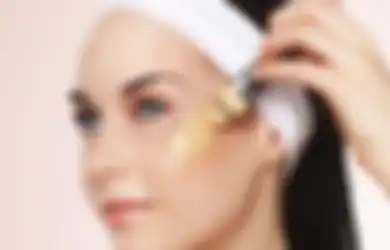 Hindari 5 Kesalahan Fatal Pakai Foundation Ini Biar Makeup Flawless!
