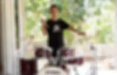 Drum Dari Mike Portnoy Akhirnya Sampai ke Rumah Deden Noy, Selamat!