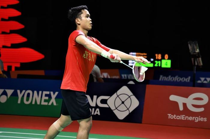 Pemain tunggal putra Indonesia, Anthony Sinisuka Ginting, saat tampil pada babak pertama Indonesia Open 2021 di Bali International Convention Centre &amp; The Westin Resort, Nusa Dua, Bali, Rabu (24/11/2021).