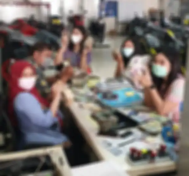 Pihak dealer pun menghabiskan waktu sampai 5 jam untuk menghitung uang receh dari Daniel
