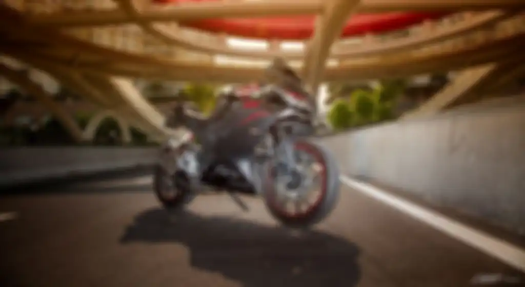 Yamaha R15 tampil ala motor MotoGP