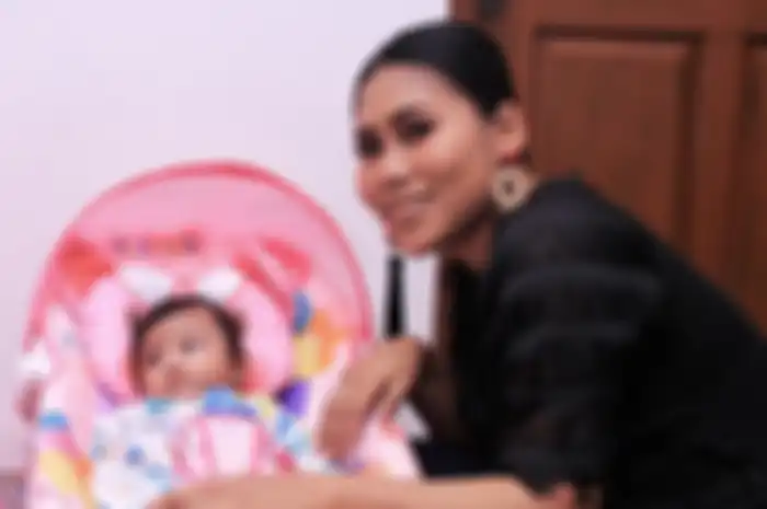 Kebanjiran di Hari Pertama Tahun 2020, Rumah Evi Masamba Penuh Air Hingga Anak Masih dalam Ayunan
