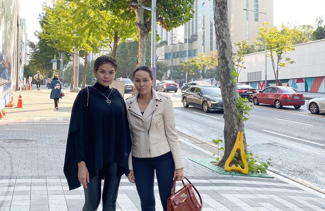 Nikita Mirzani dan Fitri Salhuteru.