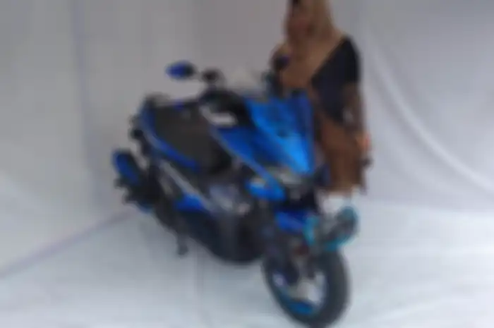 Yamaha Aerox  bertabur kristal Swarovski.