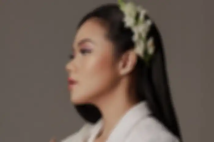 Yura Yunita sempat mengikuti kelas vokal dengan gurunya Michael Jackson dan Stevie Wonder.