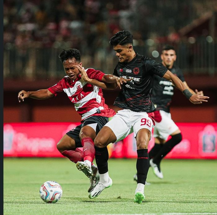 Suasana pertandingan antara Madura United melawan Persis Solo, dalam laga pekan keempat Liga 1 2023/2024, Minggu (23/7/2023).