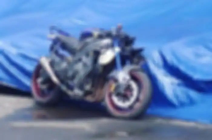 Yamaha R6 teronggok hancur